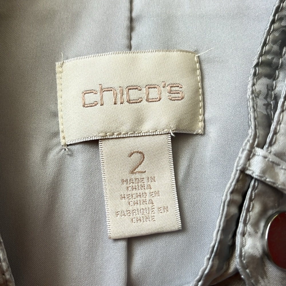 Like new Chico’s silver lightweight lined jacket - Picture 9 of 13